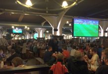 Allons au „Hofbräu de Berlin“ et encourageons le F.C. Bayern contre Atlético Madrid – dans l’atmosphère „live“ avec une bière fraiche et un rôti bavarois