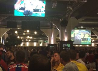 Le F.C. Bayern München bat Borussia Dortmund dans le finale de coupe de Fédération allemande de football des hommes dans le stade olympique de Berlin dans les tirs au but avec 4:3