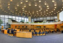 Coup d’éclat au Landtag de Thuringe – Un regard extérieur éclairant