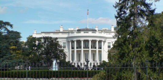 Les États-Unis mettent fin à plusieurs droits de douane suite à une décision de la Cour suprême