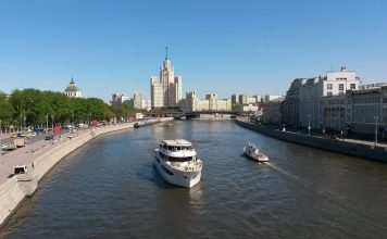 La chanteuse Vassy représente les États-Unis à la place de Brandon Howard à Intervision à Moscou