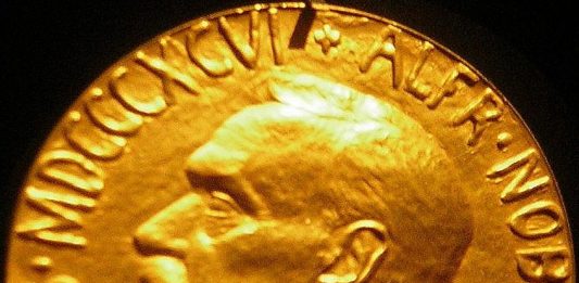 Le prix Nobel de médecine décerné à trois scientifiques pour leurs travaux en optogénétique : Karl Deisseroth, Peter Hegemann et Georg Nagel ont été désignés lauréats