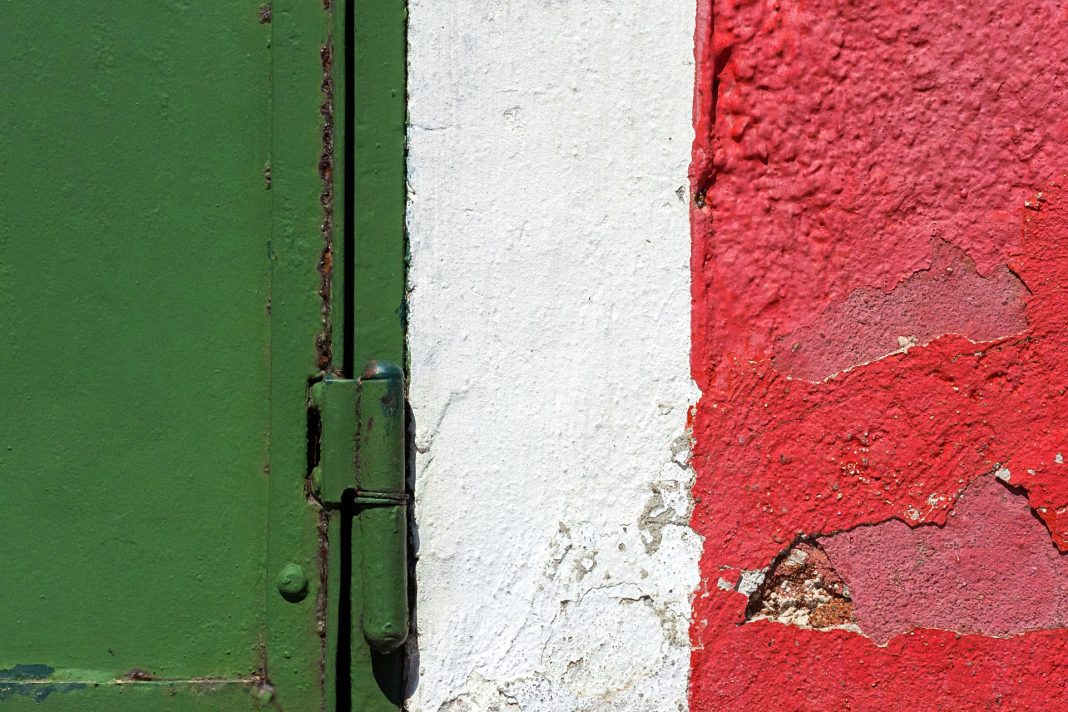 Les couleurs du drapeau de la République italienne. Source : Pixabay, photo : Valter