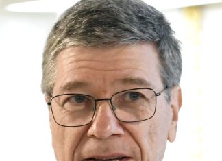 Jeffrey Sachs qualifie les chefs d’État et de gouvernement d’Europe occidentale tels que Keir Starmer, Emmanuel Macron et Joachim-Friedrich Merz de « bellicistes »