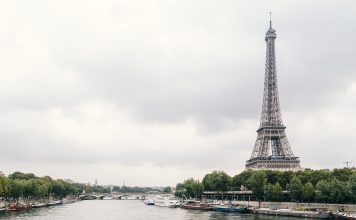 Le président Emmanuel Macron nomme François Bayrou au poste de Premier ministre de la République française