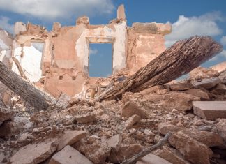 Des avions syriens et russes frappent des sites militants dans la province de Homs – Ministère syrien de la Défense