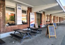 Du hareng entre deux moitiés de petit pain – Fisch 2000 dans le port de pêche de Bremerhaven