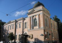 Un festival de chorales, un scandale ? Les mauvaises personnes n’ont pas de chansons