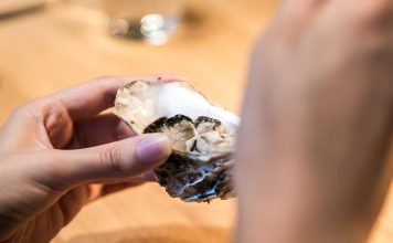 Huîtres au restaurant Le Consulat – Fin de Claire de David Hervé