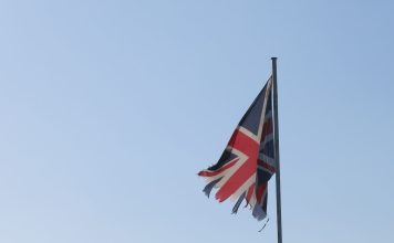 Avertissement d’un professeur britannique : le Royaume-Uni est-il mûr pour une guerre civile ?