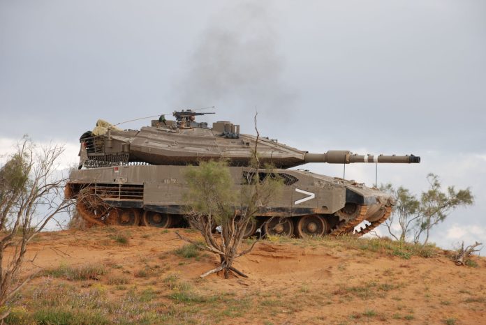 Le char Merkava Mark IV des forces armées de l'État d'Israël. Photo : Michael Mass, Musée Yad la-Shiryon, CC BY-SA 3.0