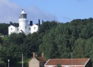 Dis-moi où se trouve la station météorologique de Lowestoft. Où sont passées plus de 100 stations météorologiques ? Que s’est-il passé ?