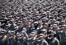 Commentaire : Le mal fondamental – L’avancée des troupes américaines, avec le Royaume-Uni en renfort et leurs troupes vassales dans l’alliance militaire du Pacte de l’Atlantique, vers la Russie.