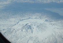 Le volcan Krachennikov au Kamtchatka entre en éruption pour la première fois depuis le début des observations – Des dizaines de séismes au large des côtes