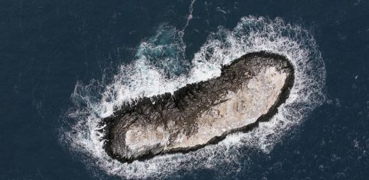 Des chercheurs à bord du brise-glace « Polarstern » de l’Institut Alfred Wegener ont découvert une île inconnue dans la mer de Weddell