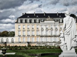 Régents de Paris et de Berlin au château d’Augustusburg, négociant la guerre contre le pillage dans la lutte pour les matières premières