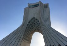 L’Iran dément avoir conclu un accord de compromis avec les États-Unis sur l’ouverture du détroit d’Ormuz