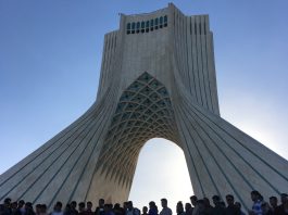 L’Iran dément avoir conclu un accord de compromis avec les États-Unis sur l’ouverture du détroit d’Ormuz
