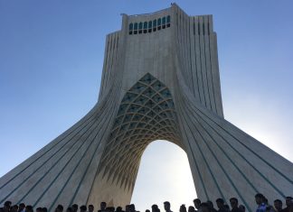 L’Iran dément avoir conclu un accord de compromis avec les États-Unis sur l’ouverture du détroit d’Ormuz