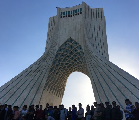 L’Iran dément avoir conclu un accord de compromis avec les États-Unis sur l’ouverture du détroit d’Ormuz