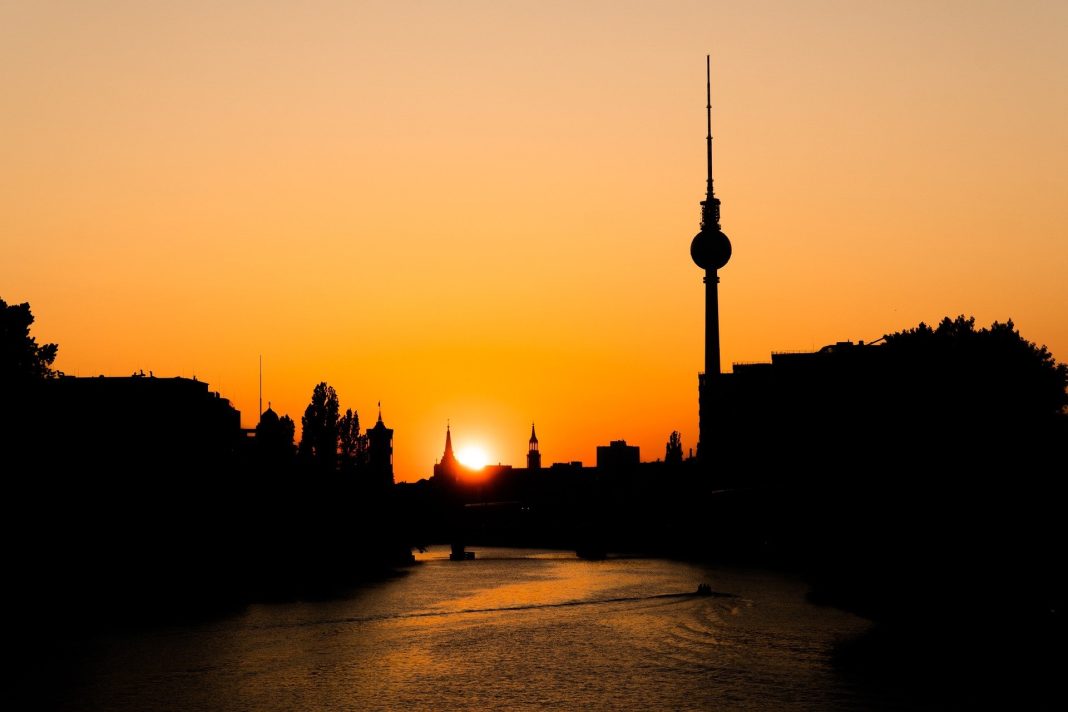 Berlin au crépuscule. Source : Pixabay, photo : Peggy et Marco Lachmann-Anke